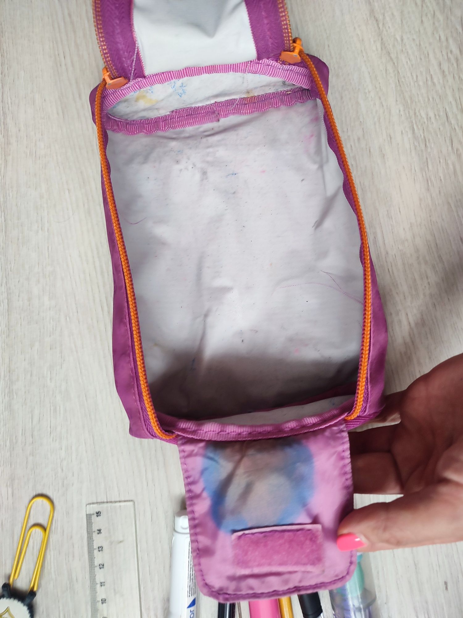 Piórnik Diddlina z wyposażeniem przyborami długopisy