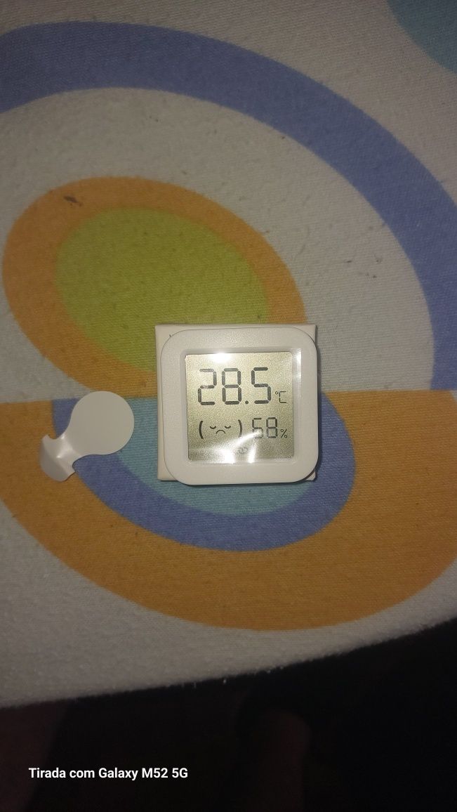 Sensor de temperatura e humidade com ecrã