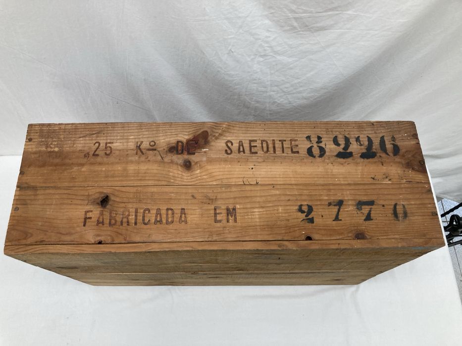 Caixa Antiga de Madeira "Explosivos da Trafaria"