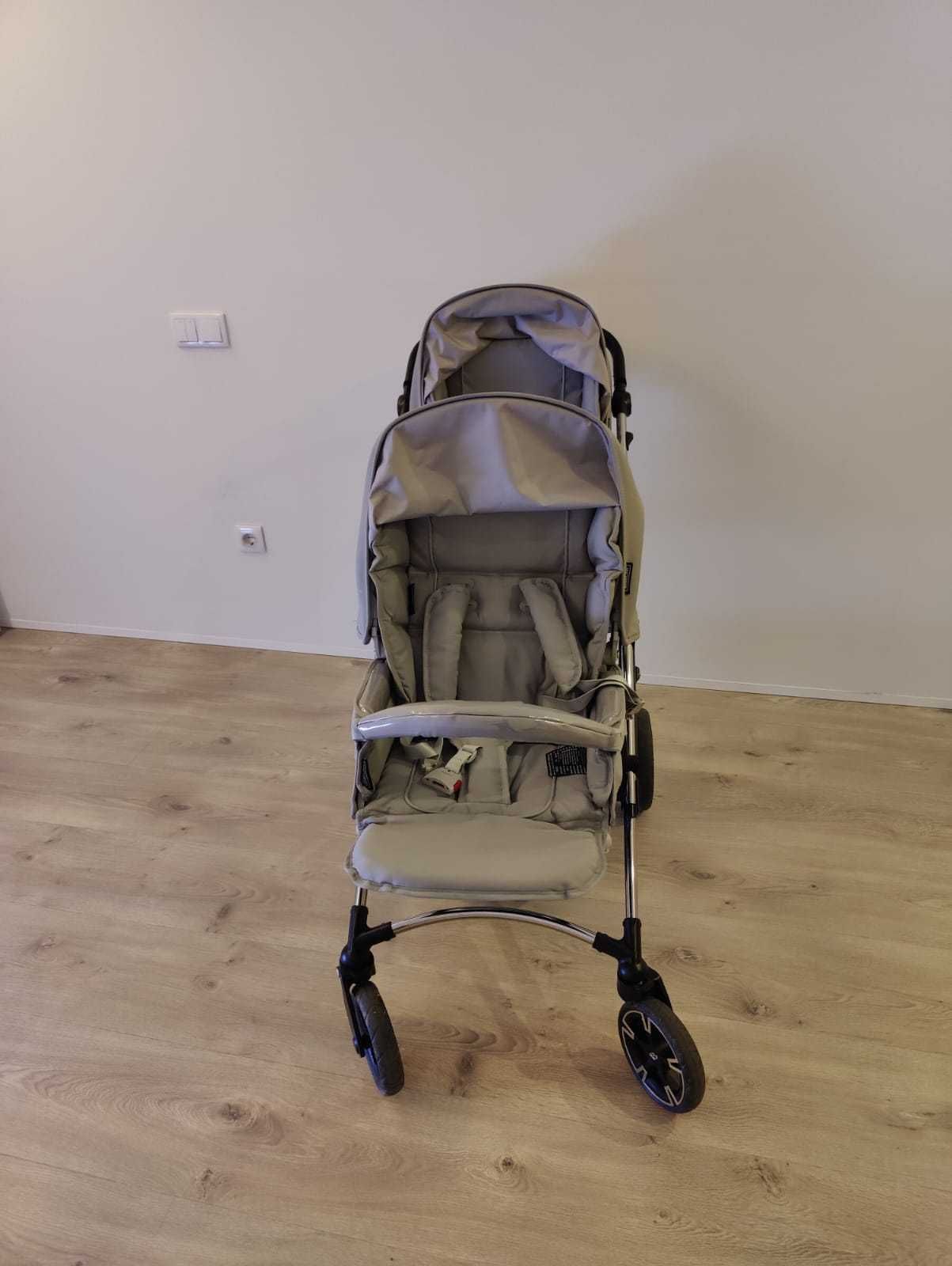 Carrinho gémeos com babycoques e bases Isofix - Bebecar