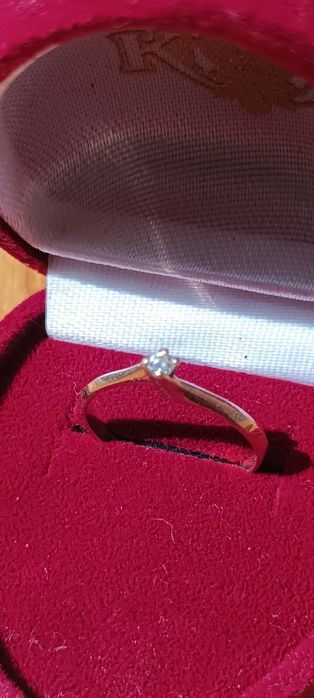 Обручка з діамантом