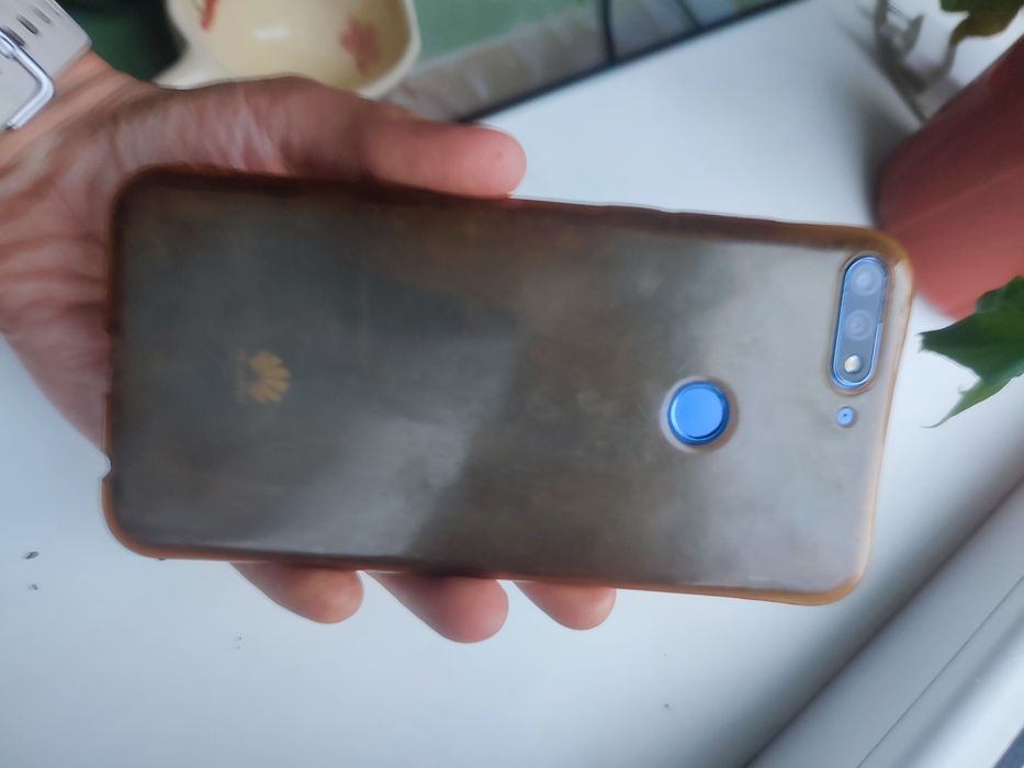 Продам смартфон Huawei