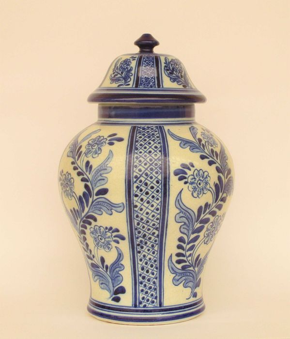 Antigo pote com tampa da Fábrica do Cavaco