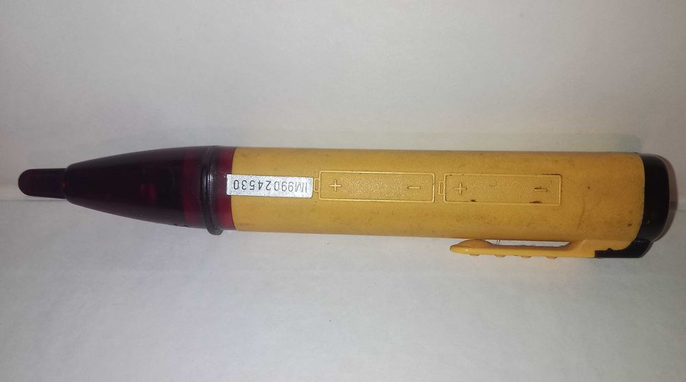 Detector de Voltagem, marca Greenlee, modelo 1110.