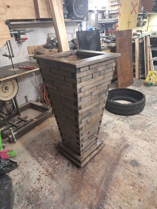 Donica ogrodowa stożkowa