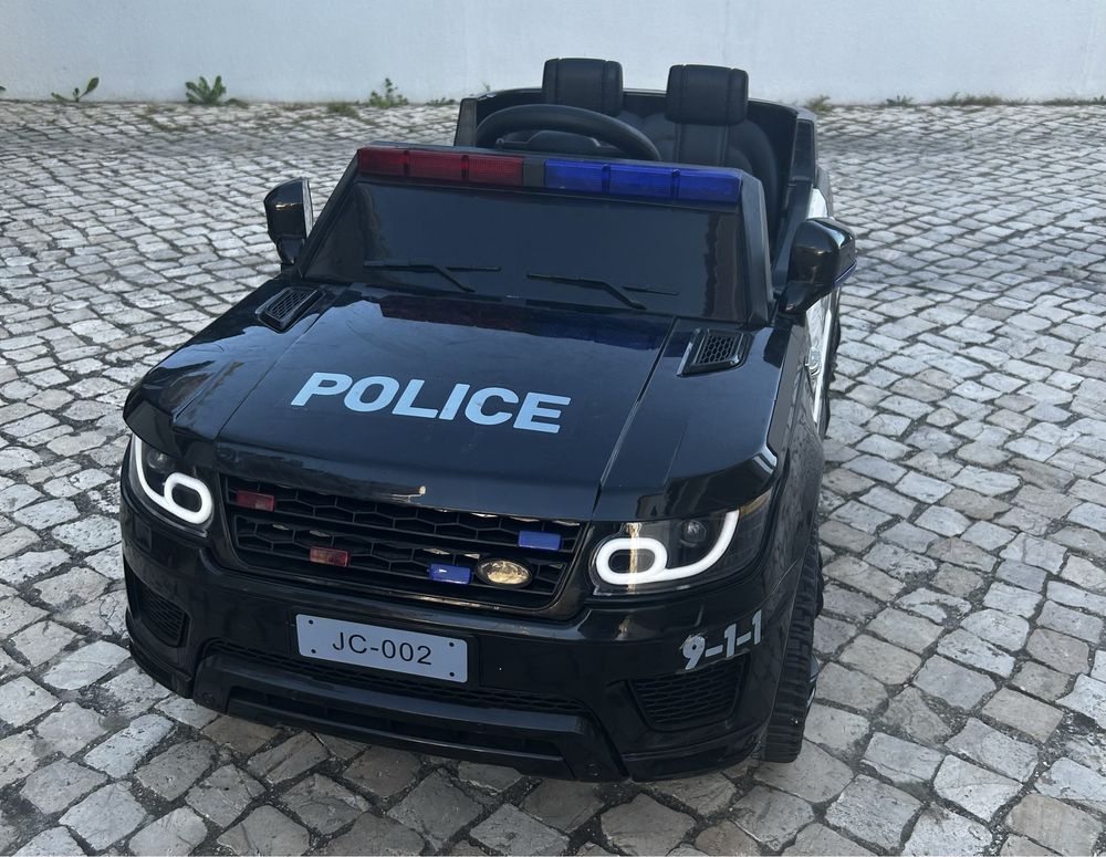 Jipe Policia com sirene e rádio