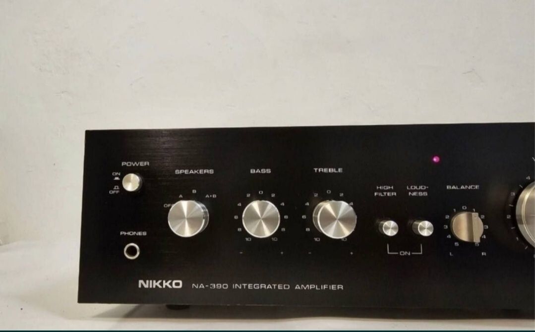 Amplituner stereo Nikko NA-390 II. Made in Japan.