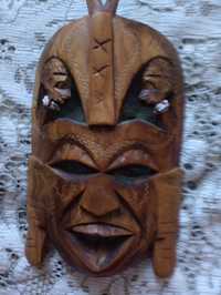 Maska z bambusa wyrzeźbiona ręcznie