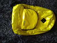 Żółty plecak foliowy