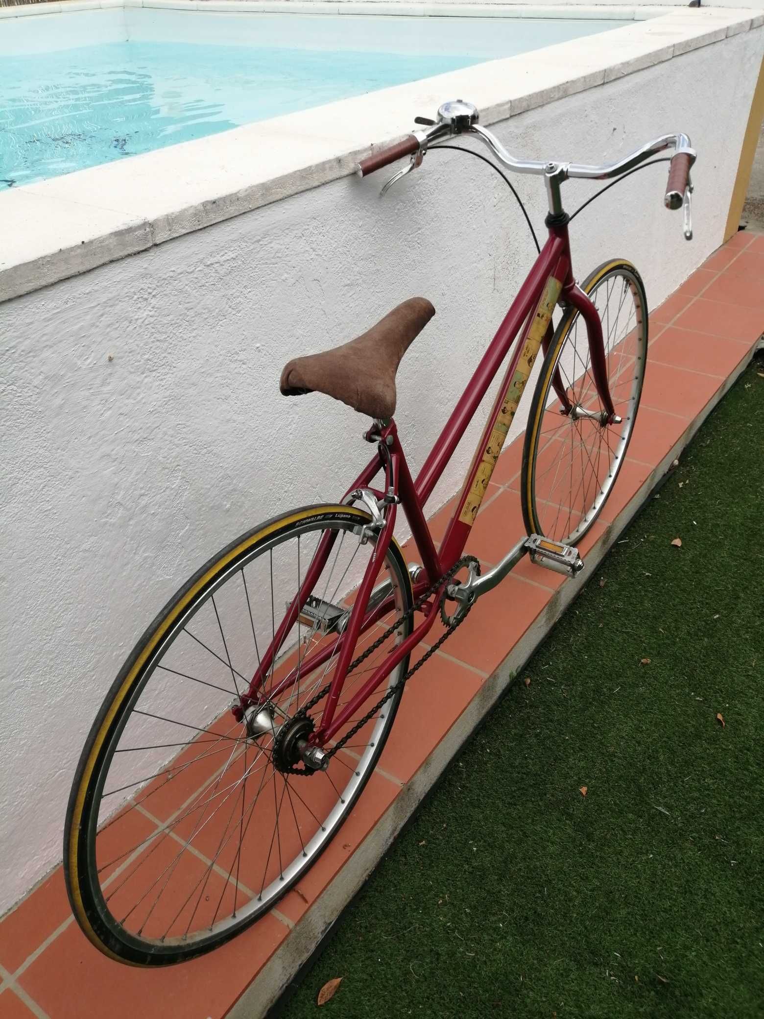 Bicicleta estilo clássico de senhora