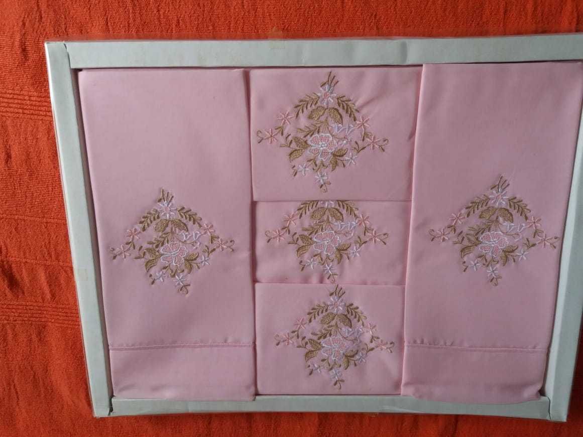 Pano de Camila em Renda; Lençóis Bordados e Colcha Bordada Novos