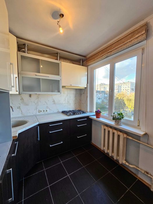 № 13851 - 3 к. квартира, Центр, Хлібна, в хорошому стані, не кутова