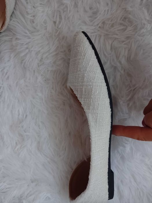 (38) Białe, tweedowe baleriny wieczorowe z mieniącą nitką, NOWE