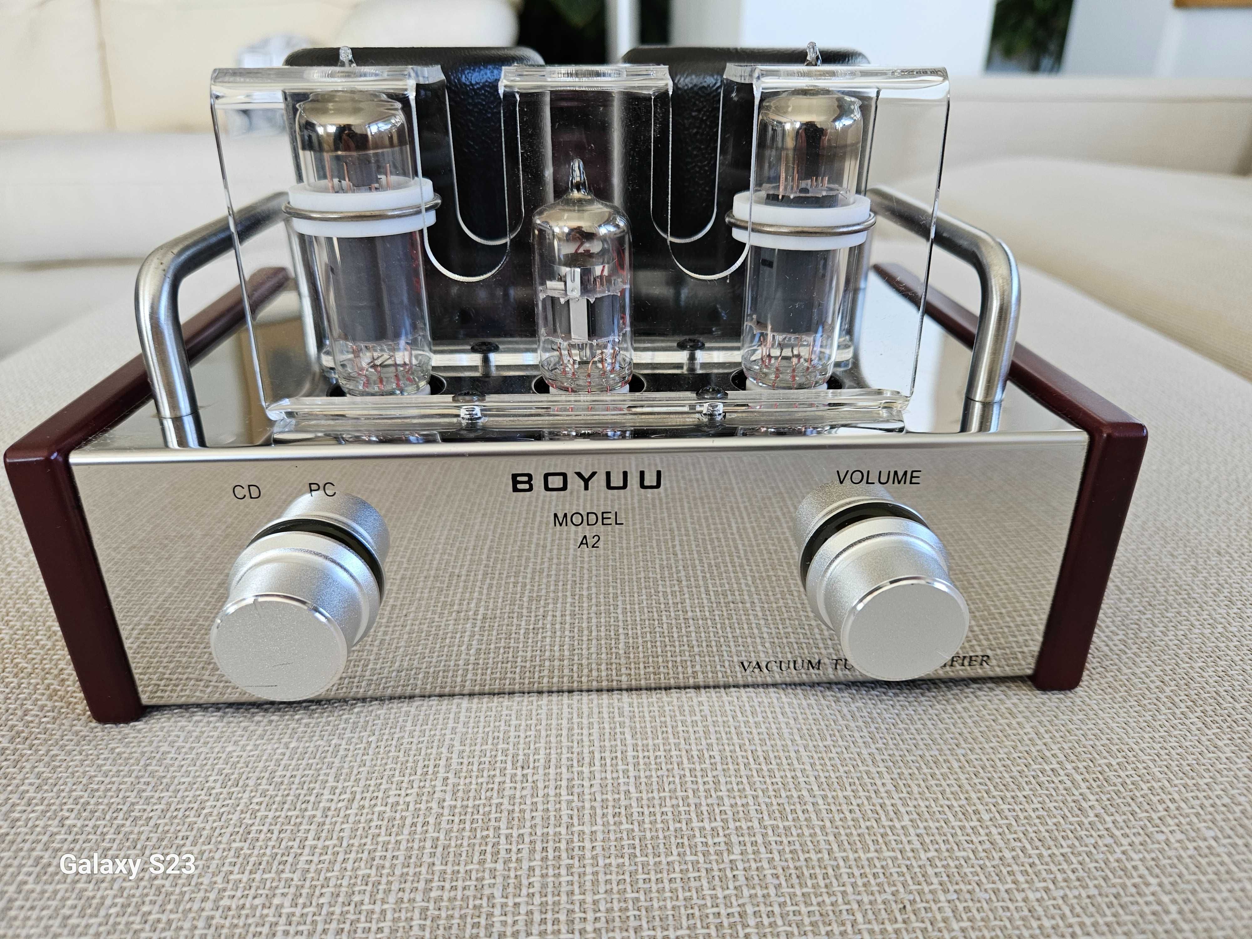 Amplificador Single Ended Triode (SET), marca Boyuu, classe A.