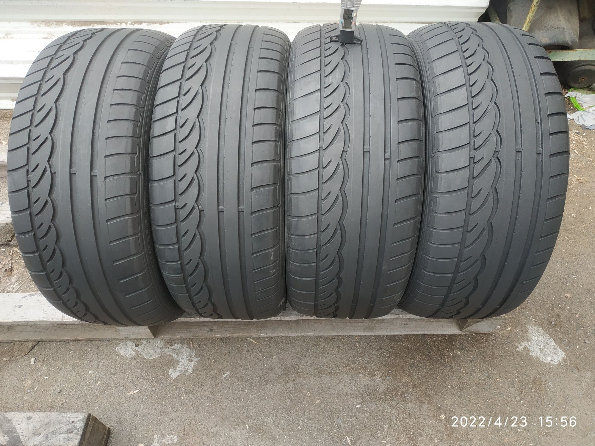 Шины резина лето 235/55 R17 Dunlop sp sport 01