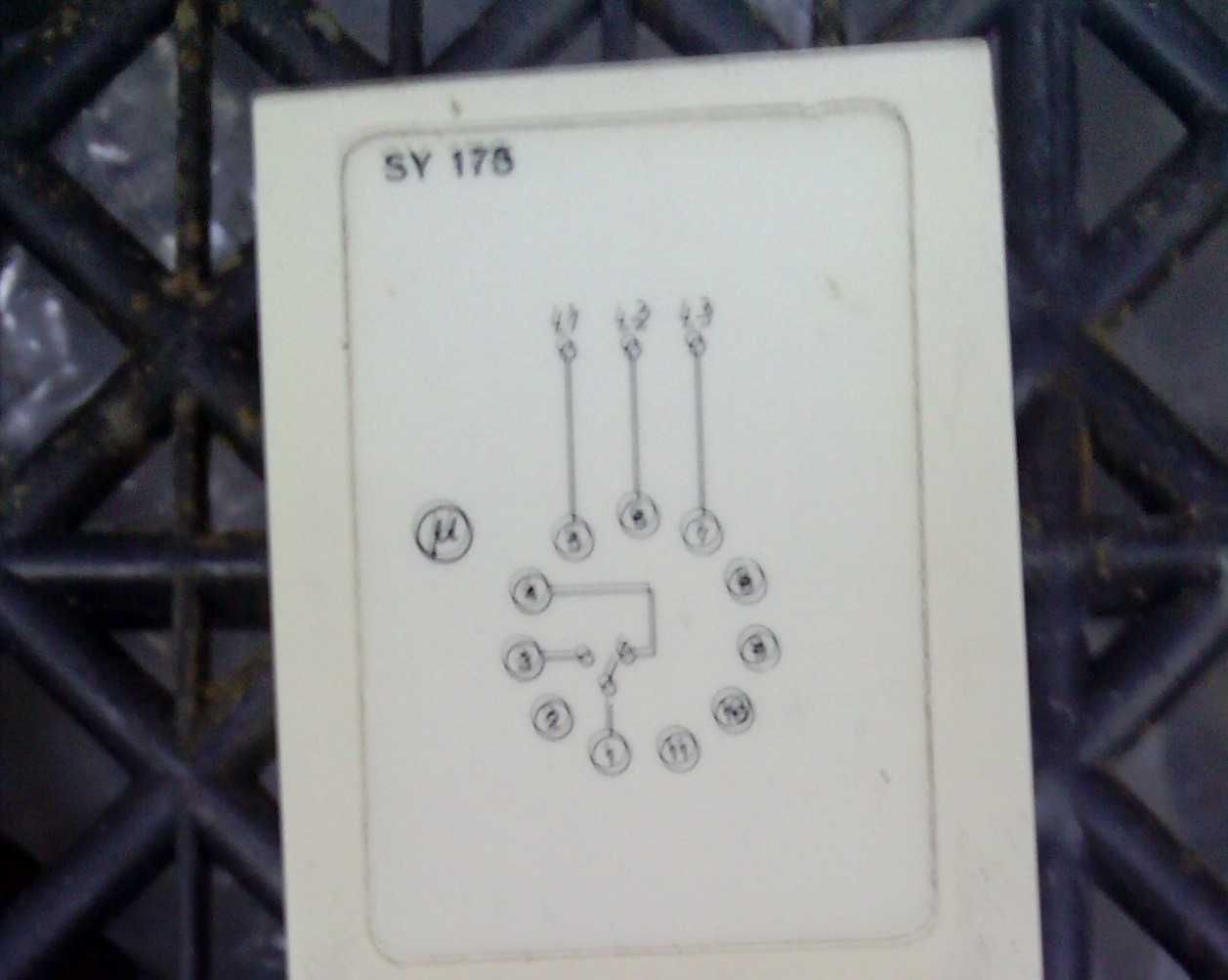 relés a 12 ou 24 V ou 230 V