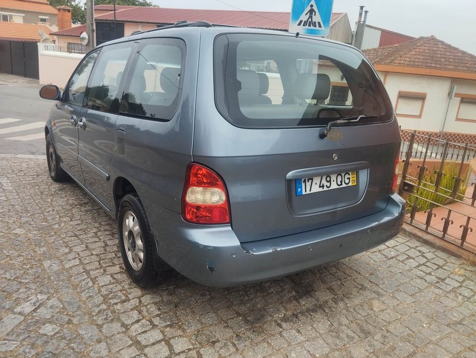 Carrinha Kia Carnival 7 lugares