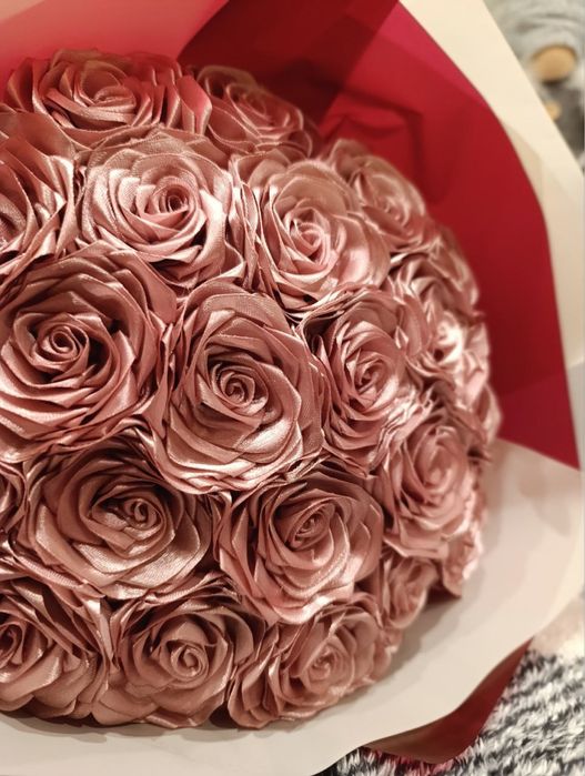 Розы из лент атласных (белых,красных,синих,розовых,сиреневых…)