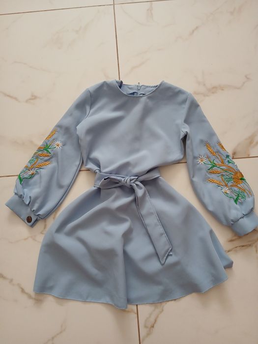 Продам плаття на дівчинку 9 ровік