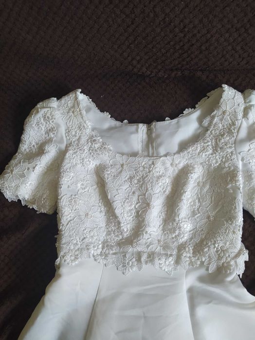 Красива весільна сукня