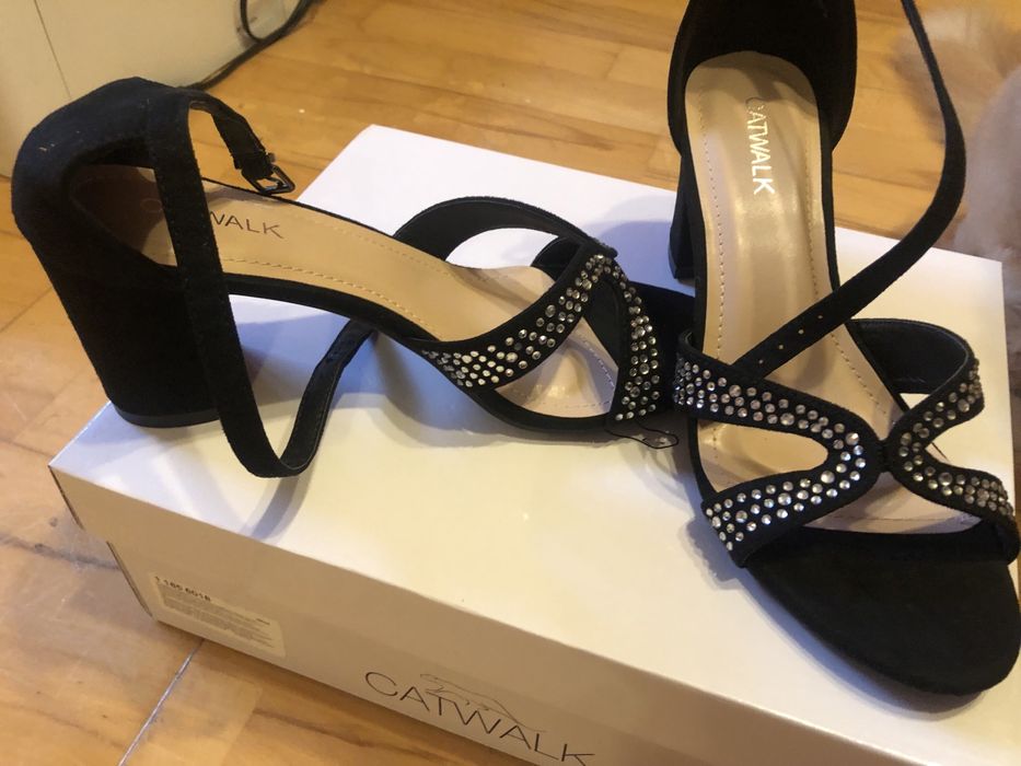 Sandałki czarne na karnawałowe imorezy