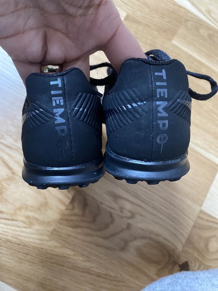 Buty piłkarskie halówki r. 28,5 Nike Tiempo