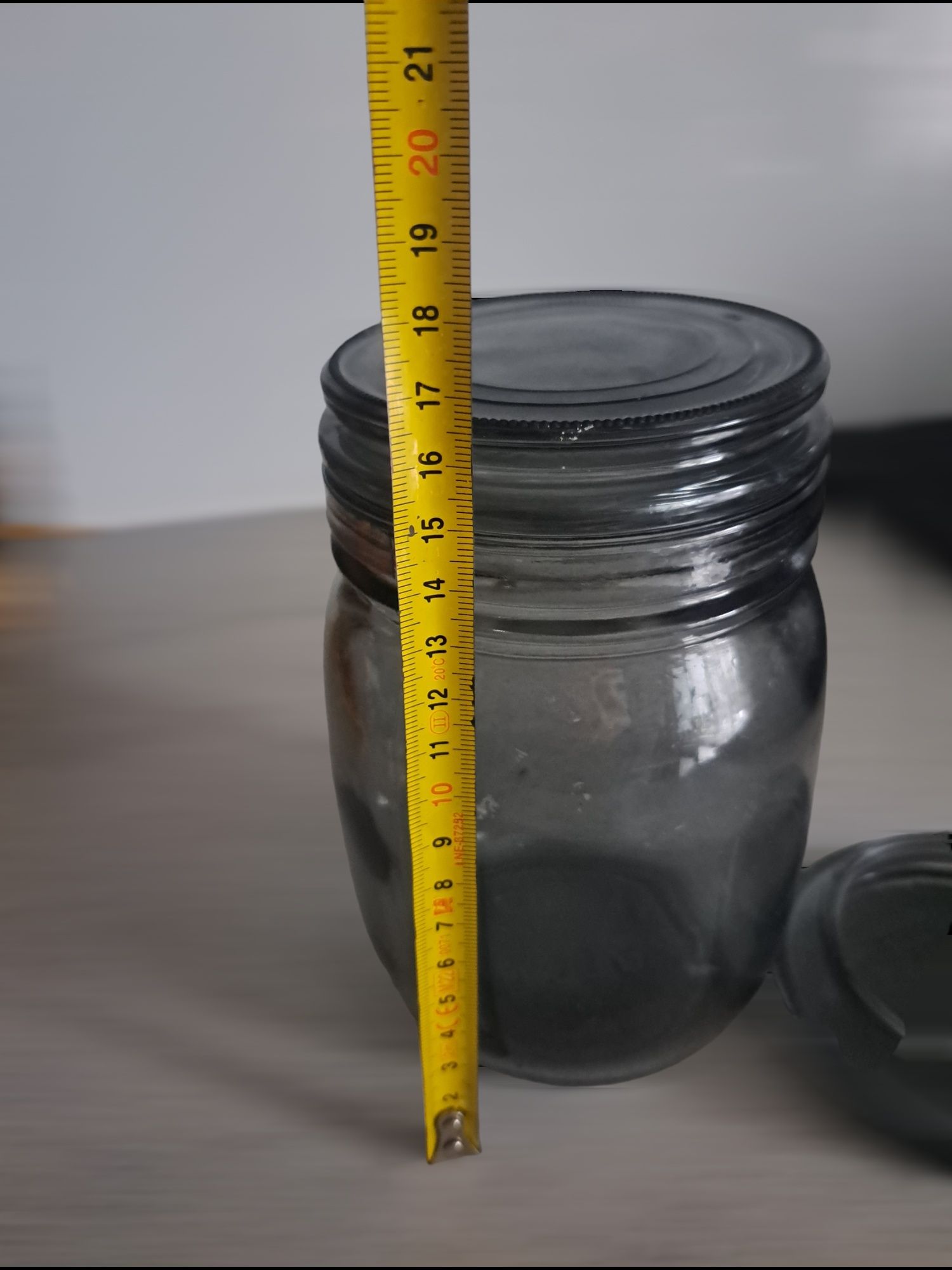 Czarny słoik szklany z pokrywką, pojemność 900 ml