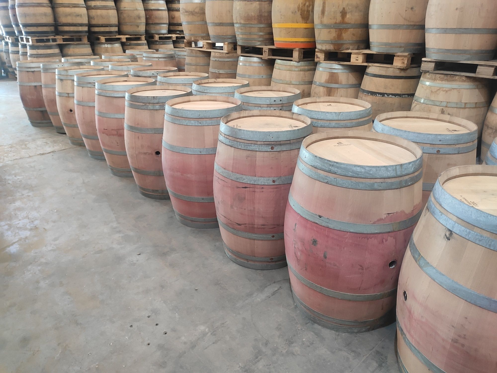 Lotes de barricas 225L em madeira de carvalho