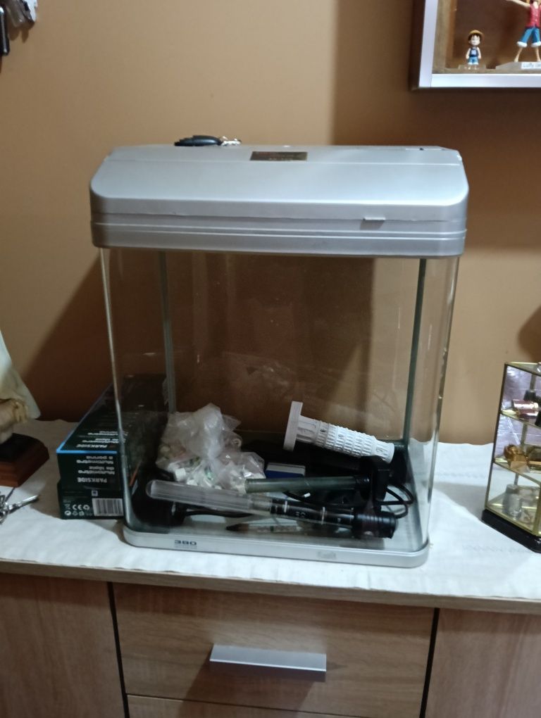 Aquário com equipamentos todos