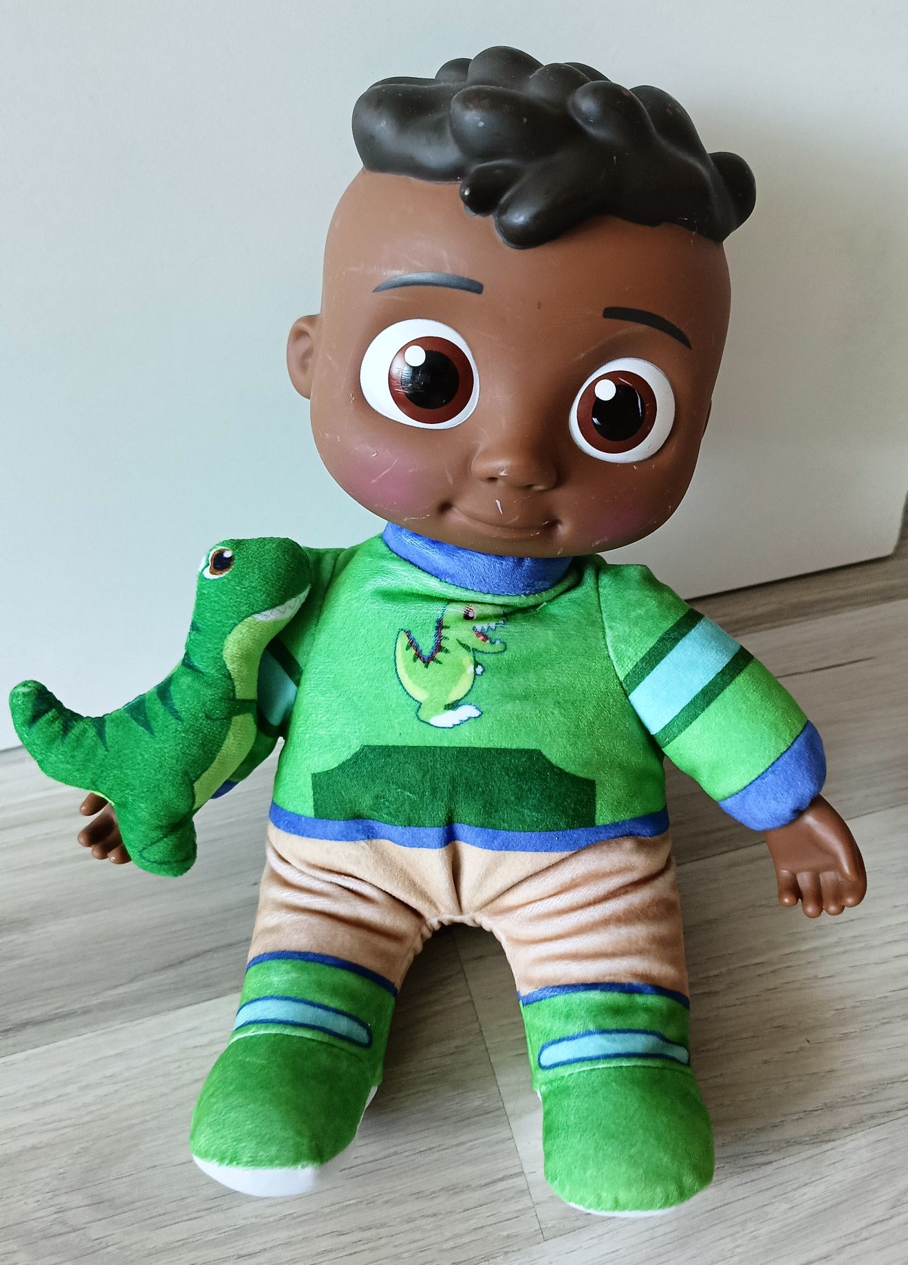CoComelon My Friend Cody z dinozaurem maskotka interaktywna  34cm