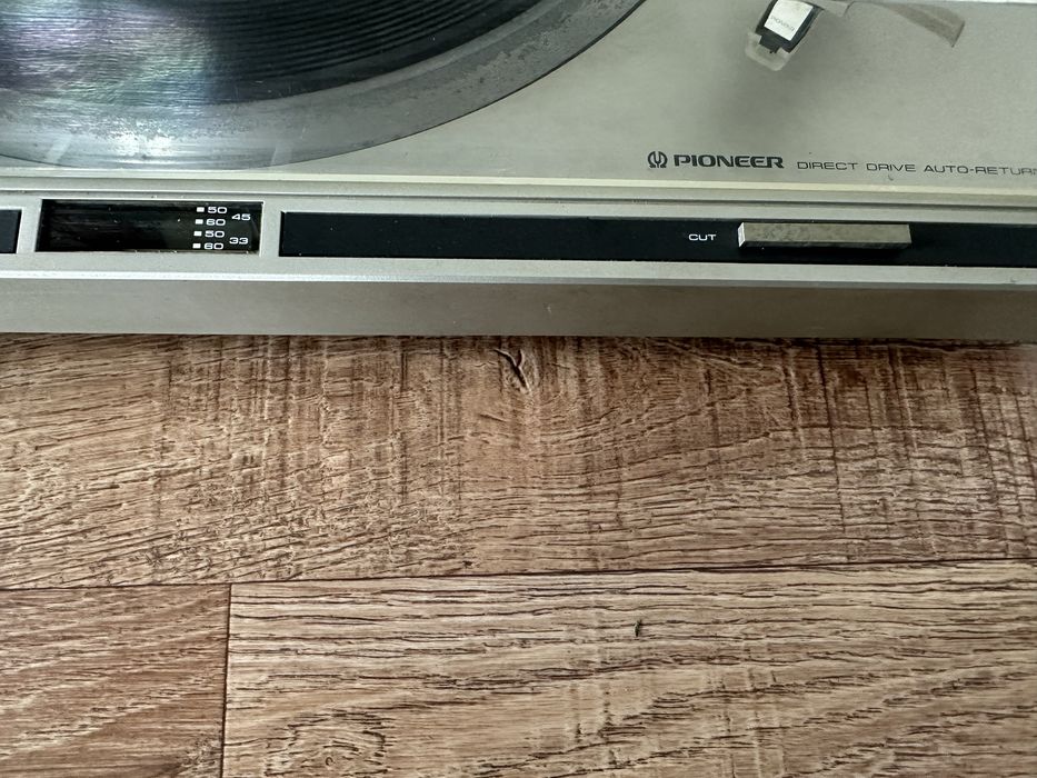 Gramofon Pioneer PL-200