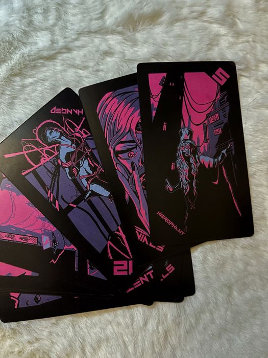 Карти Таро neon moon в коробці