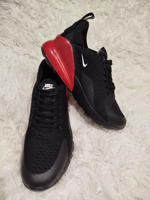 Nowe sportowe buty męskie.