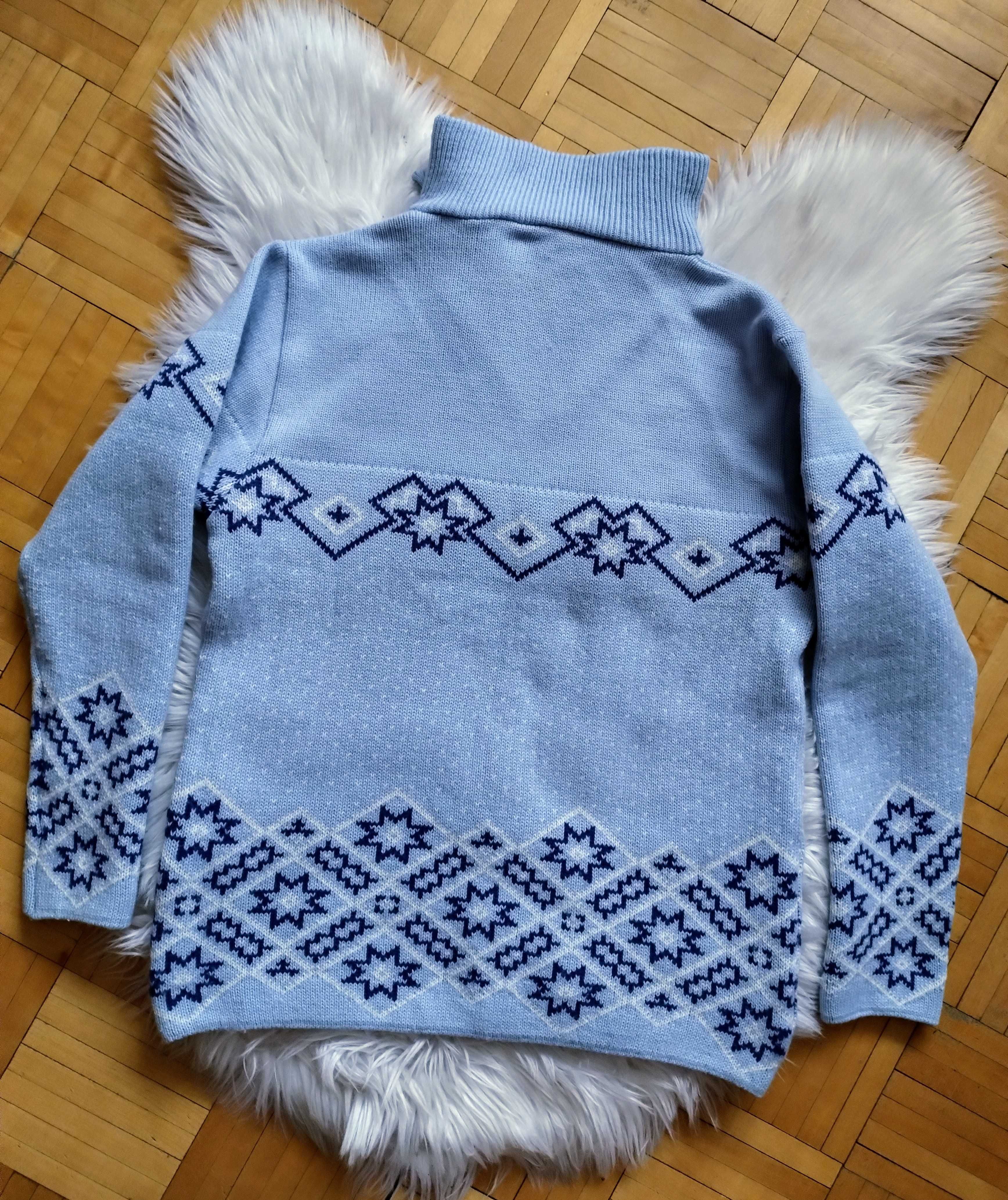 Błękitny skandynawski sweter damski wełniany akrylowy golf ze stójką