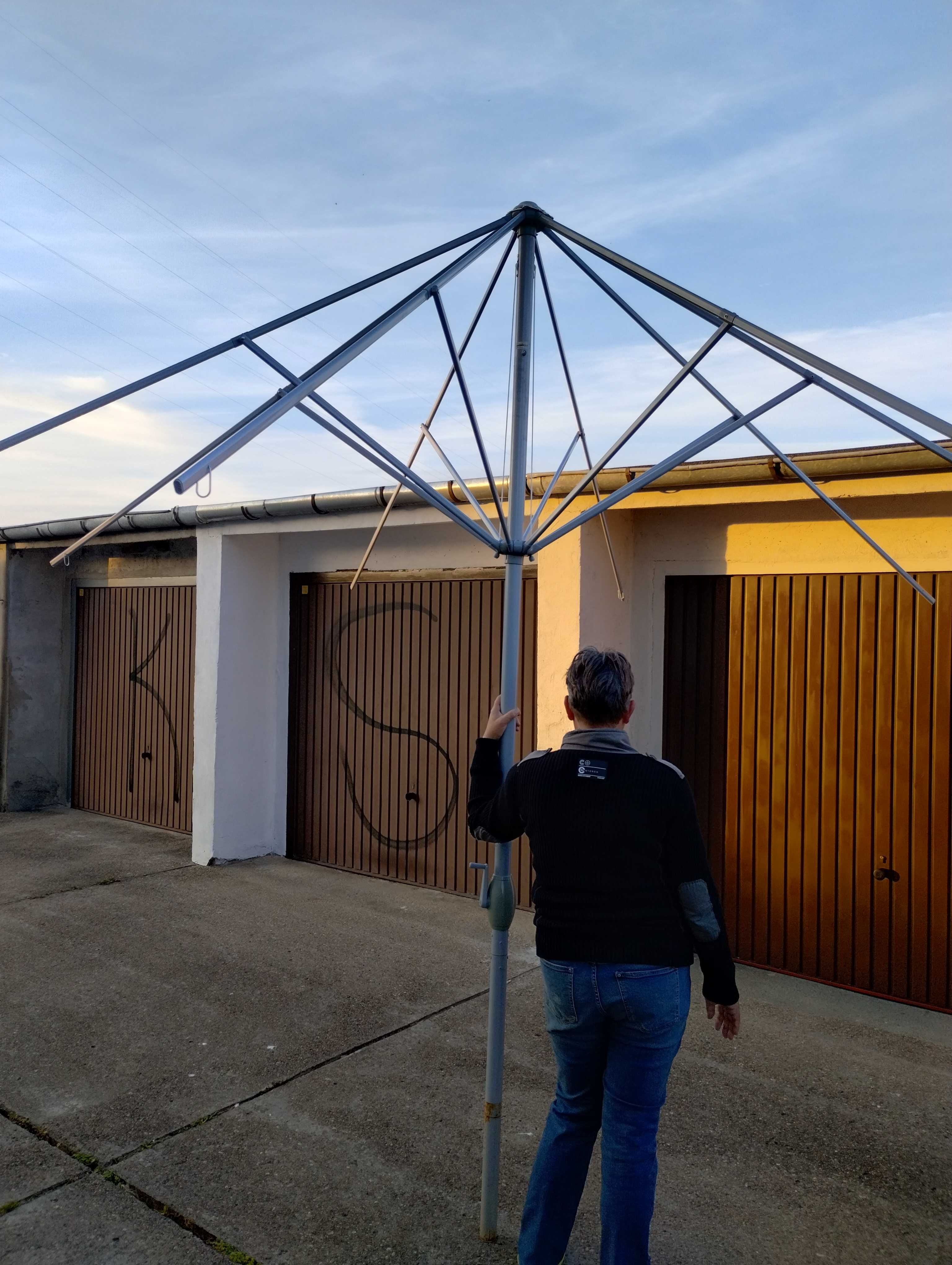 Stelaż na kolbę do dużego parasola ogrodowego