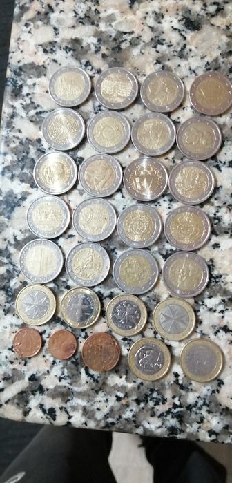 Moedas de colecção, defeitos de cunhagem e algumas com pormenores.