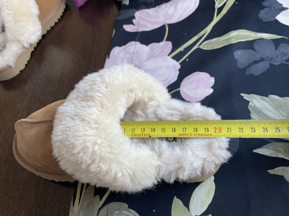 Brązowe kapcie wsuwane UGG rozmiar 30