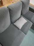 Sofa em L cinzento