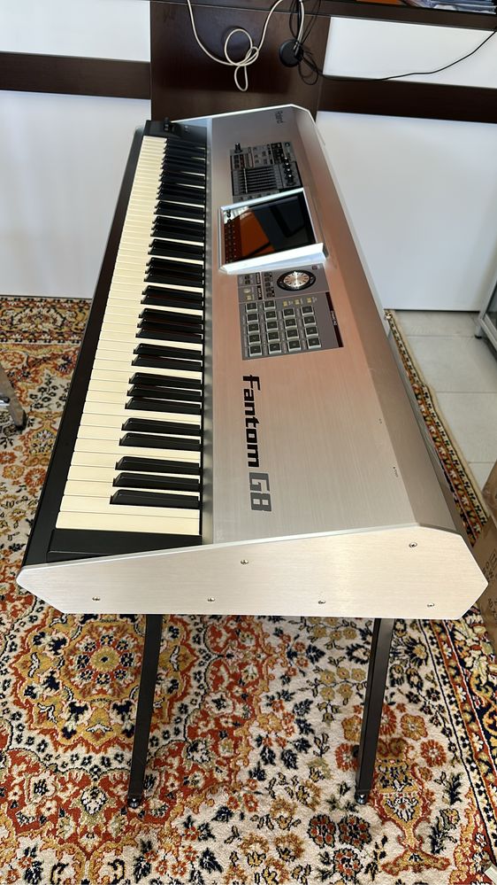 Roland Fantom - G8 semi novo, com placa exp. Roland - ARX-03 incluída