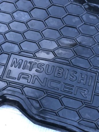 Мягкий коврик в Mitsubishi lancer