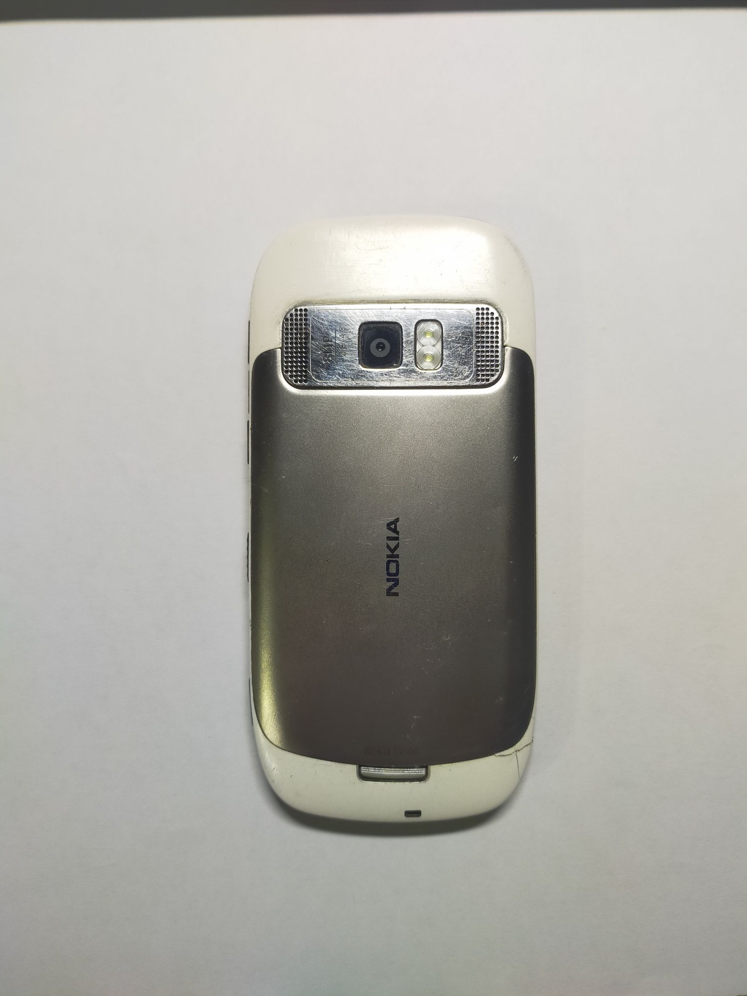 Телефон Nokia C7-00