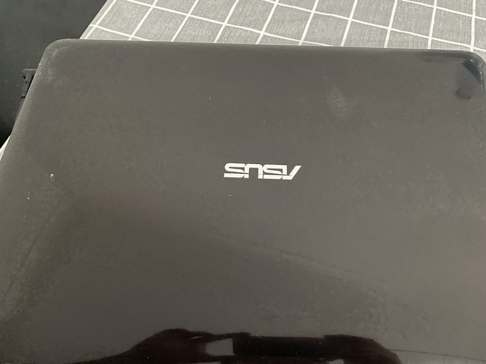 ASUS x556u 12 GB ram