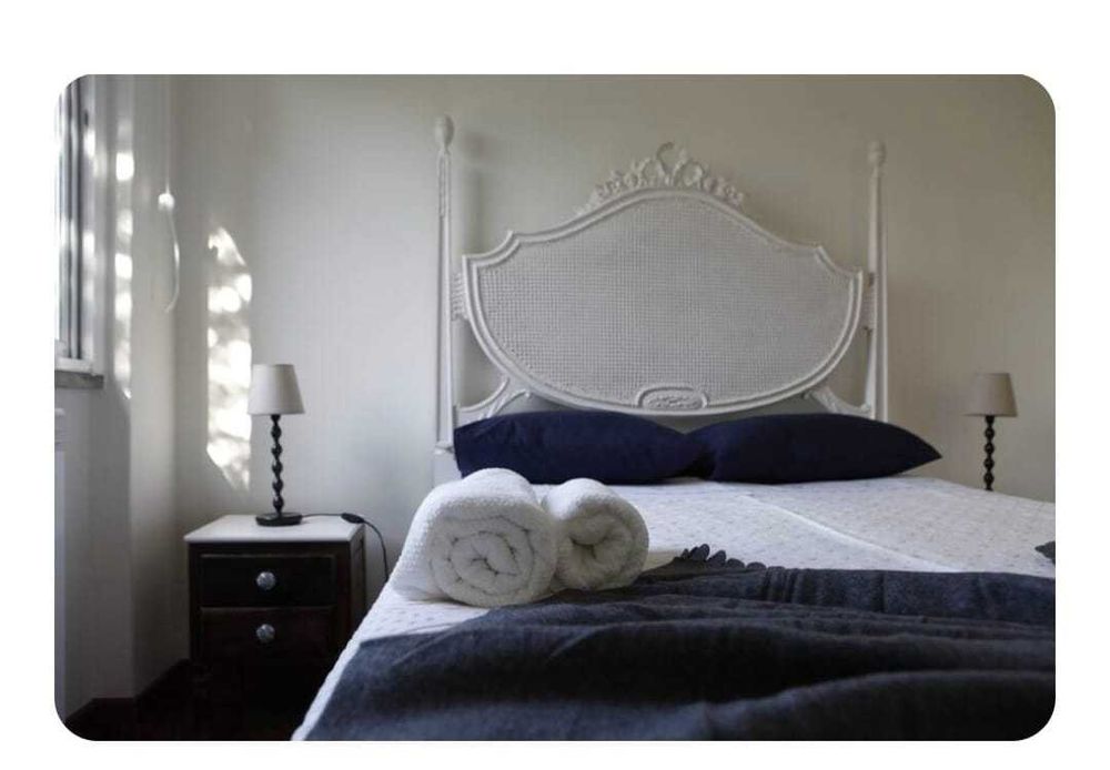Cama vintage  com colchão novo