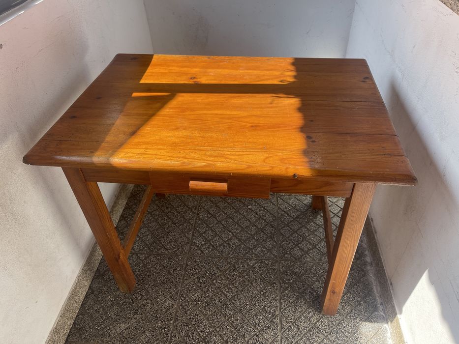 Mesa com gavetaa