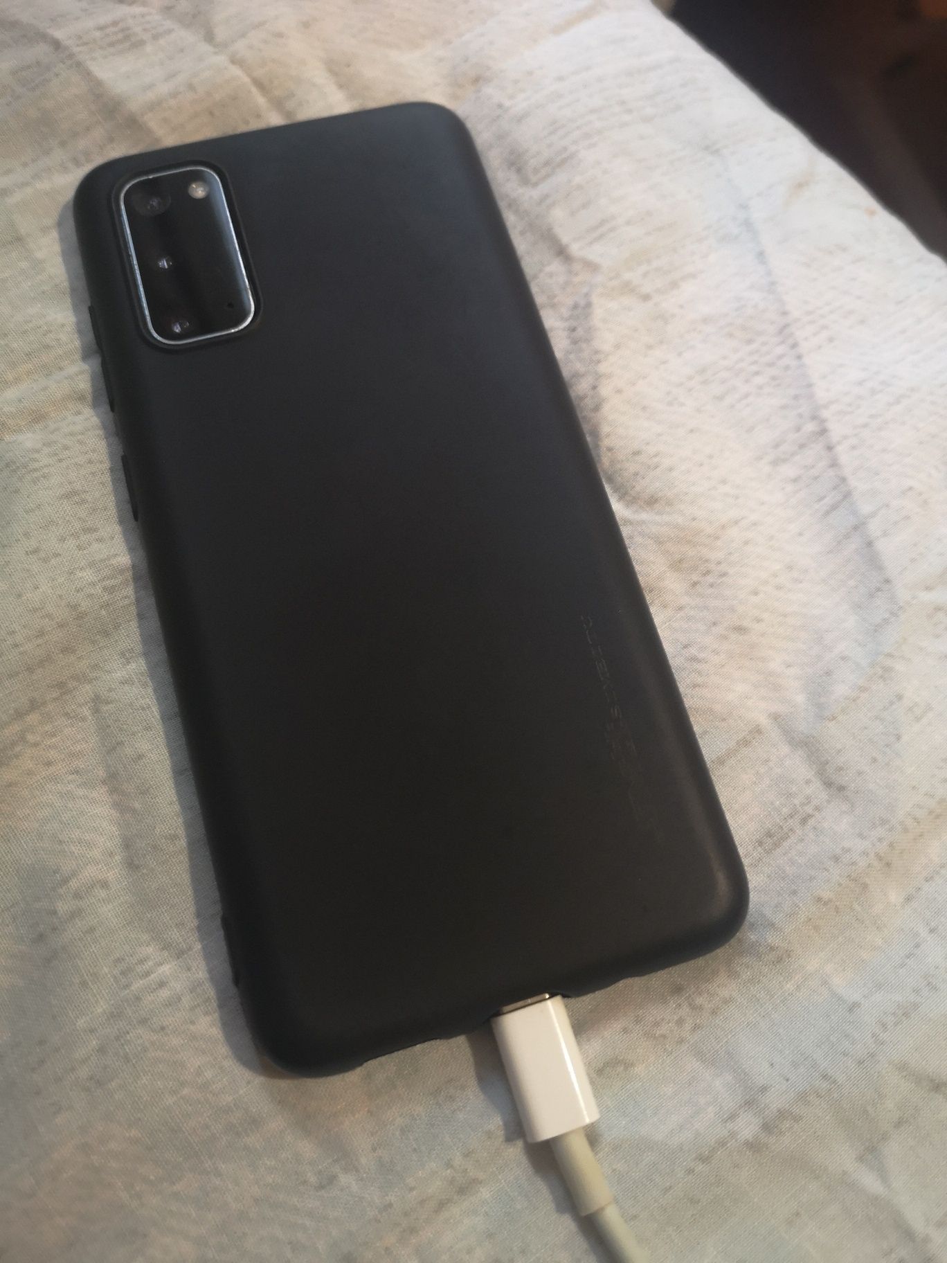 Samsung S20 5g 12/128 є дефект