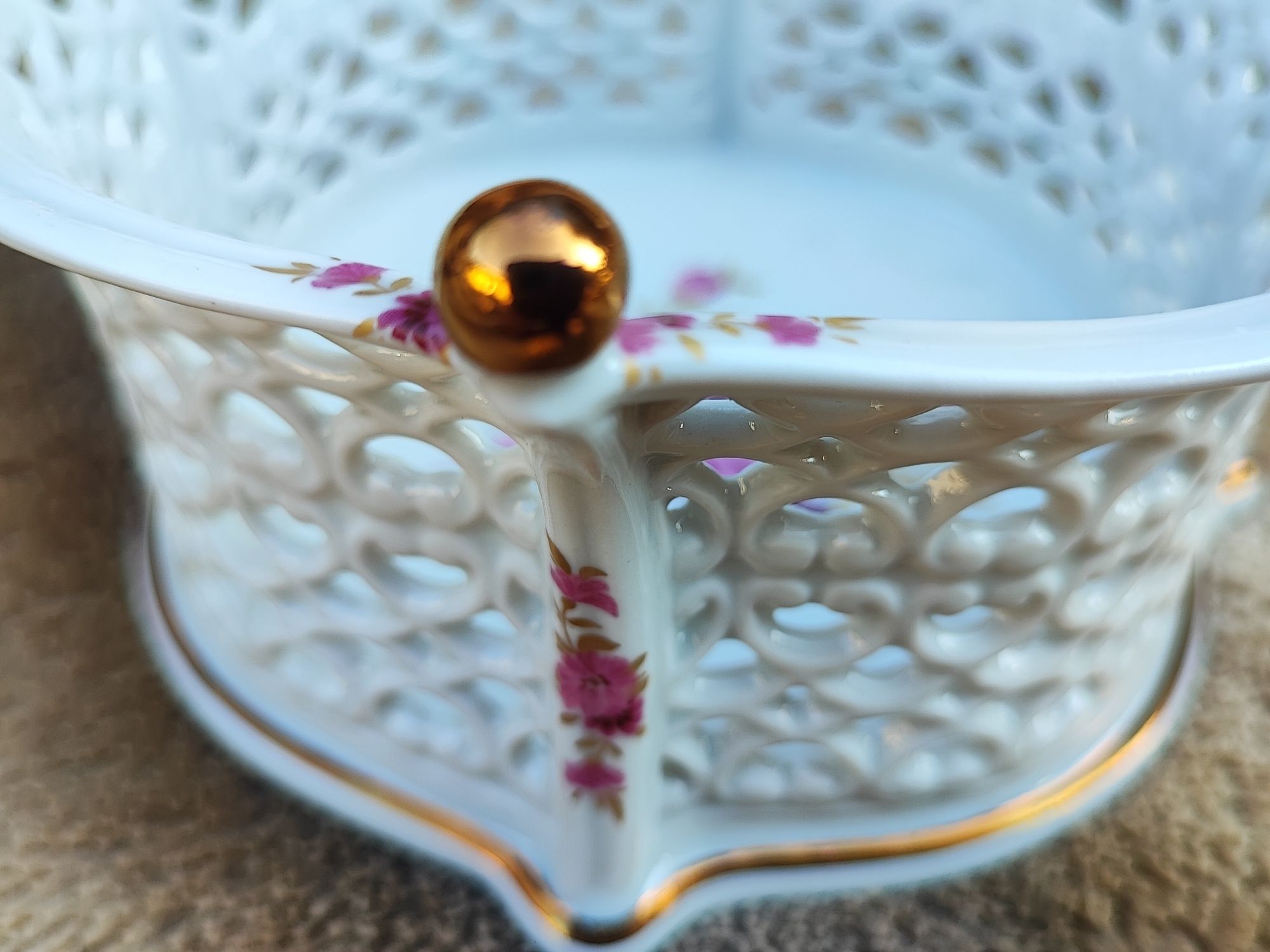 Ażurowy koszyk-pojemnik Porcelana WALLENDORF od lat 1964 w ideale
