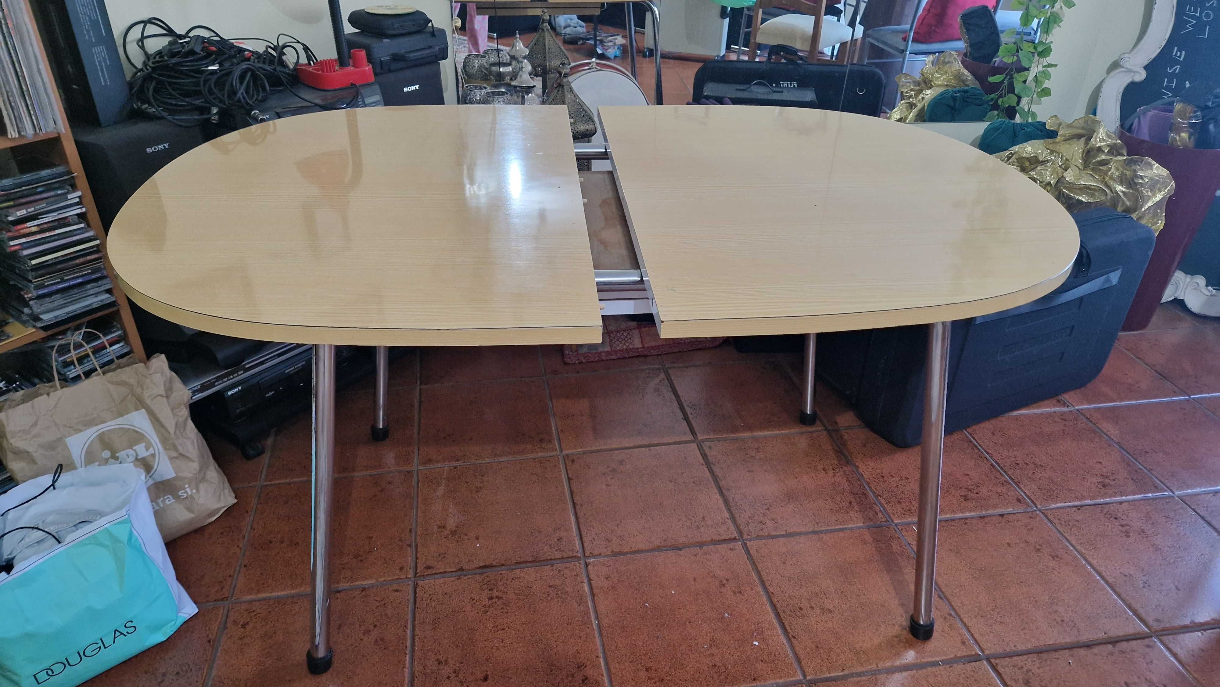 Mesa extensível oval