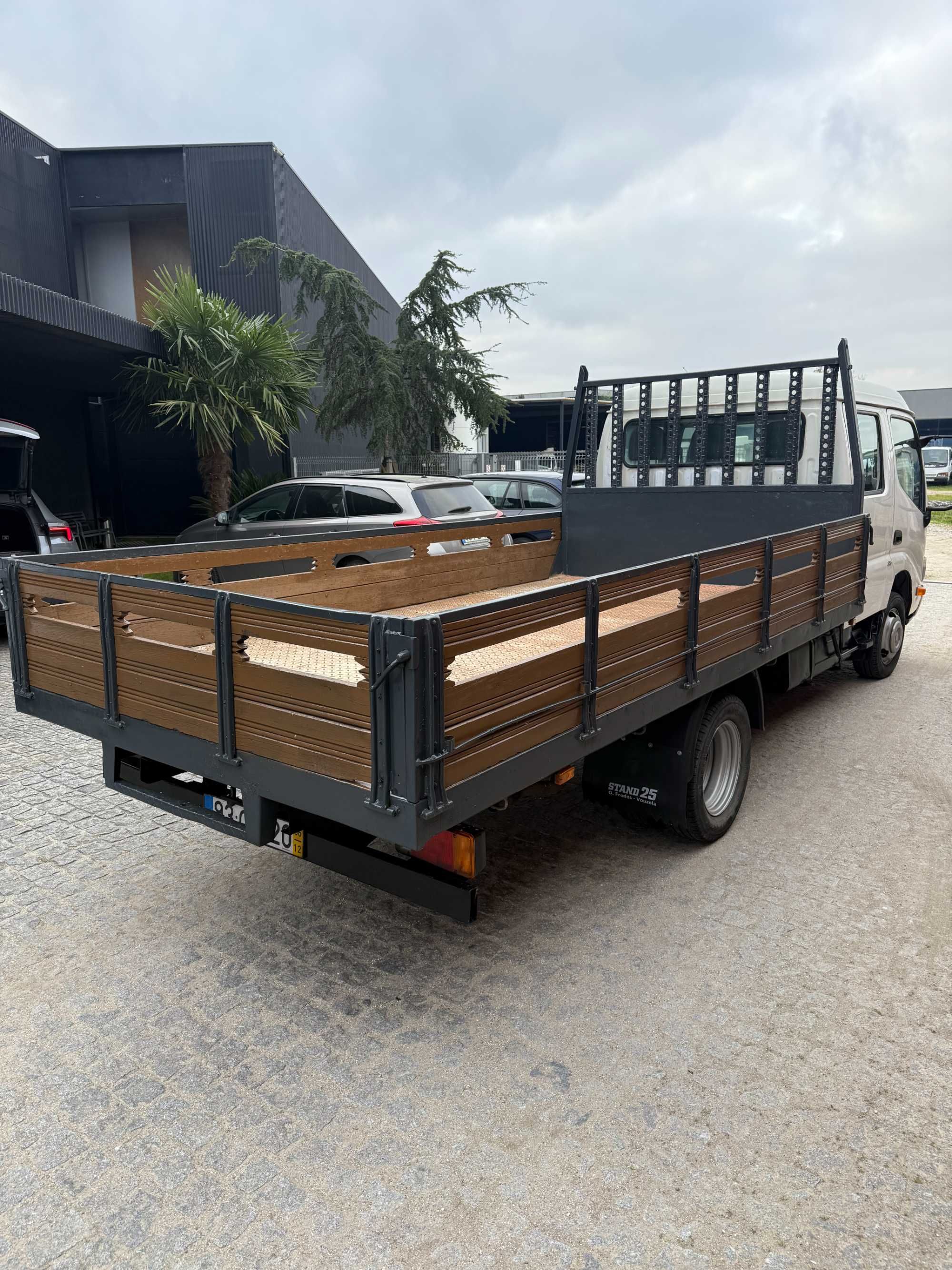 Carrinha Toyota dyna cabine dupla