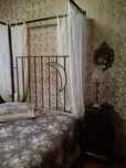 Cama de casal em ferro com dossel