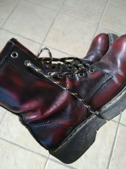 Botas estilo Dr Martens Bordô